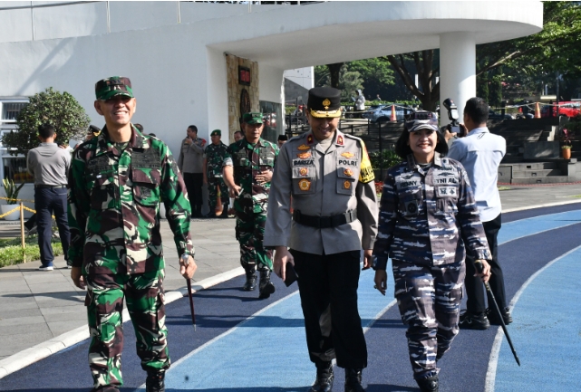 Komandan Lanal Bandung Hadiri Apel Gelar Pasukan Operasi Kepolisian